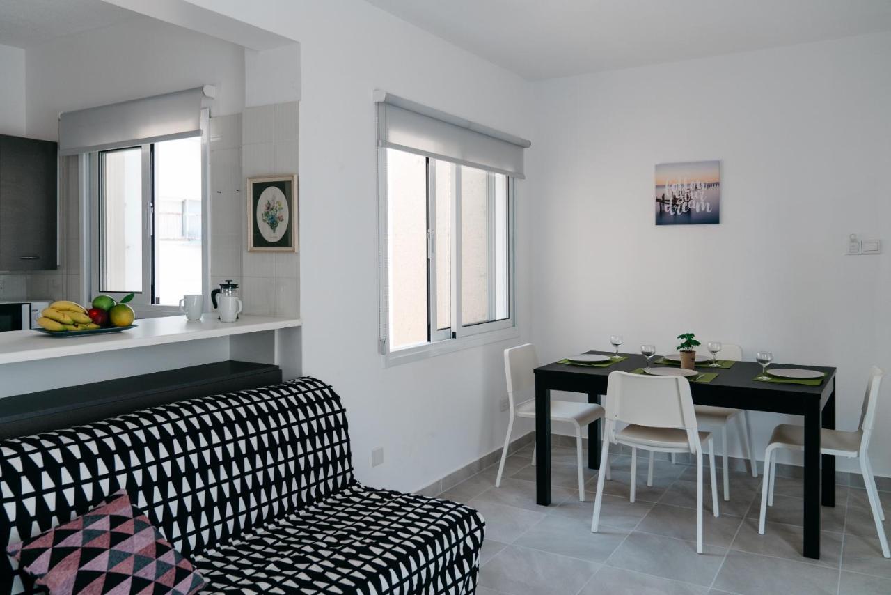 Seasunlove Apt. Apartment Larnaca Ngoại thất bức ảnh